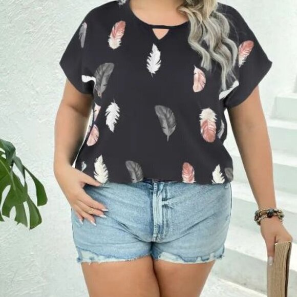 Plus Size Casual Blouse, Women's Plus Feather Print Cut Out Cap Sleeve Blouse - Picture 2 of 6